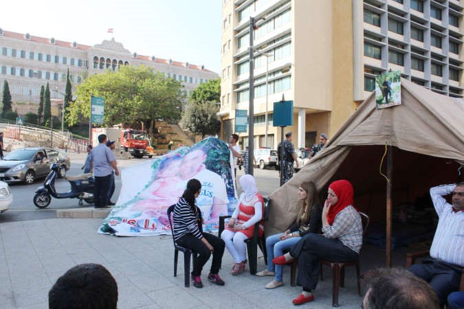 اهالي العسكريين المخطوفين نصبوا خيما ويعتصمون امام السرايا الحكومي	محمود الطويل﻿