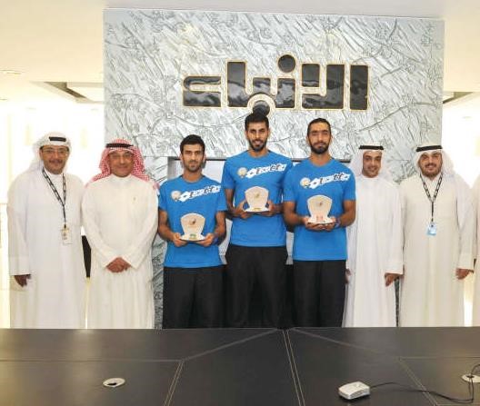 الزميلان مبارك الخالدي وعبدالعزيز جاسم مع عماد بهبهاني وبدر العتيبي وابطال الكراتيه قاسم باشا