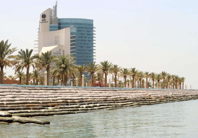 مافيا التوظيف في القطاع النفطي تتلاعب بأحلام البسطاء
