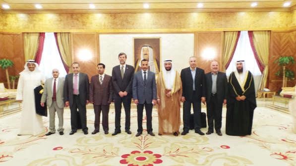 مرزوق الغانم واعضاء الوفد قبيل مغادرتهم وفي وداعهم دعلي العمير وسفير سويسرا ايتان تيفو وعلام الكندري