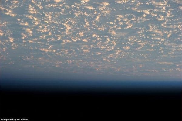 بالصور.. رائد فضاء يكشف عن السحاب كما لم نره من قبل
