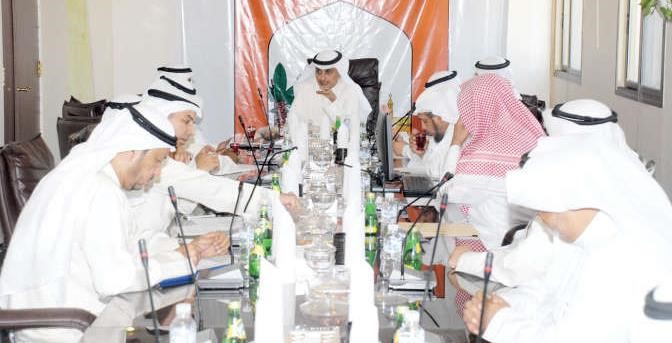 ماحمد المنفوحي مترئسا الاجتماع