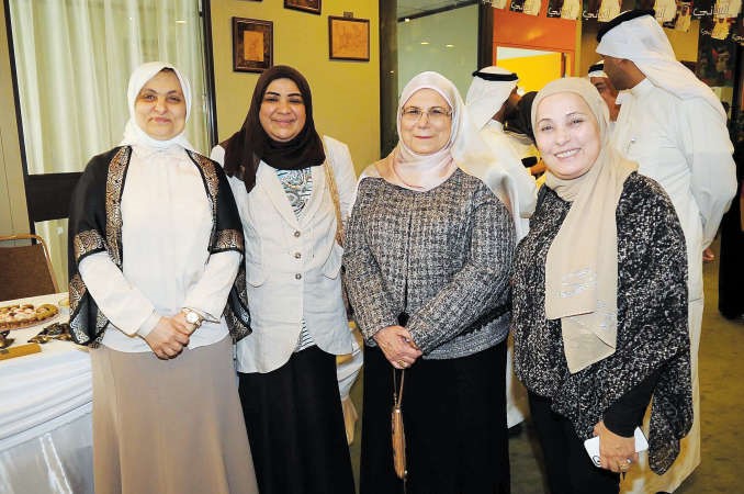 الصبيح ومنيرة الفضلي وبدرية المكيمي والزميلة بشرى شعبان خلال الاحتفال