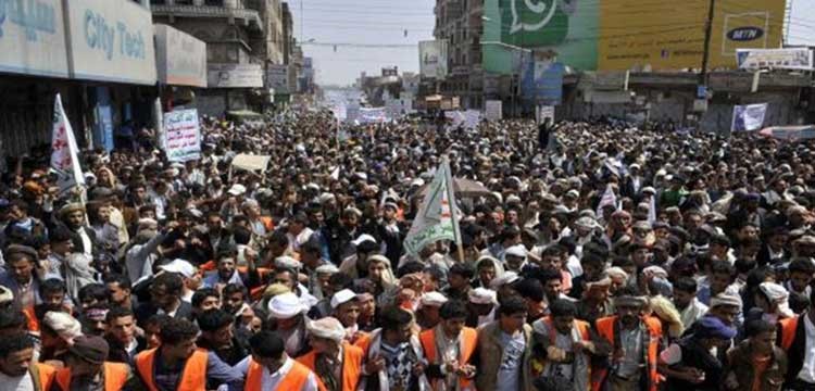 حشود حوثية تحتفل بعيد الغدير «علناً» لأول مرة في صنعاء