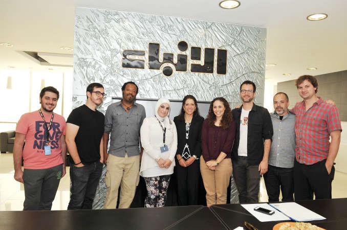 اعضاء فرقة ماتوتو مع الملحق الثقافي نادية زيادة والمسؤولة الاعلامية في السفارة رشا البديري والزميلين دارين العلي وبلال حجازي قاسم باشا