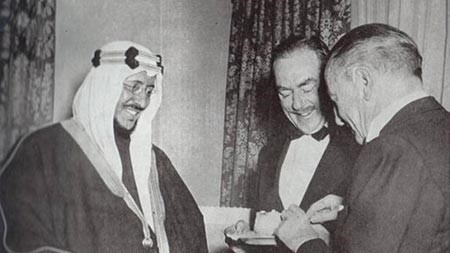 شاهد فيديو نادر للملك سعود خلال حديثه للصحافة في كاليفورنيا عام 1947