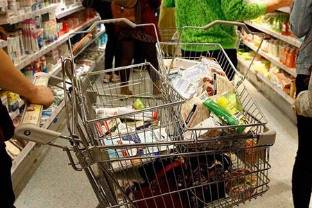 بالصور.. ماذا اشترت ليدي غاغا من "السوبر ماركت" لتثير دهشة المتسوقين؟