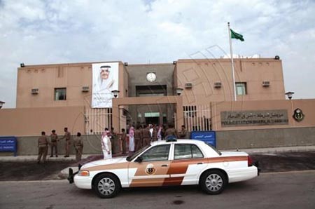 القبض على 4 متهمين قتلوا مقيماً مصرياً بالسعودية بسكب البنزين عليه وحرقه وهو نائم