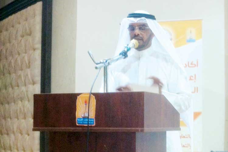 متعب العتيبي ملقيا كلمته