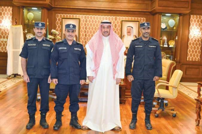 الشيخ فيصل الحمود خلال استقباله العقيد جاسم العازمي ﻿