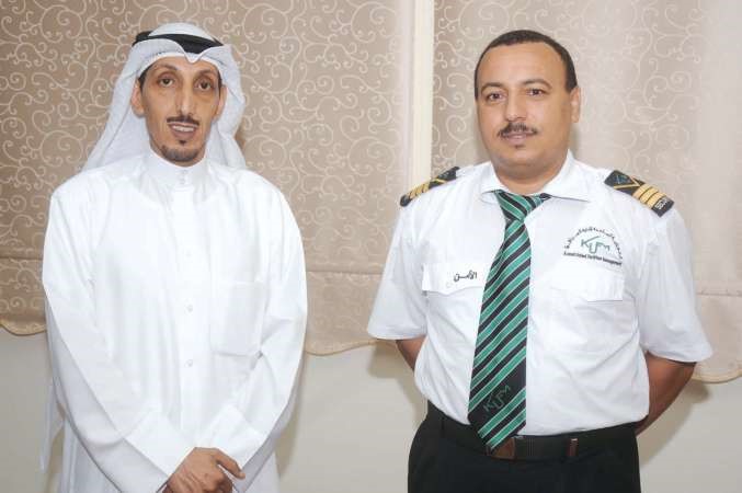 غانم الدويهيس ومسؤول الامن في دار الضيافة﻿