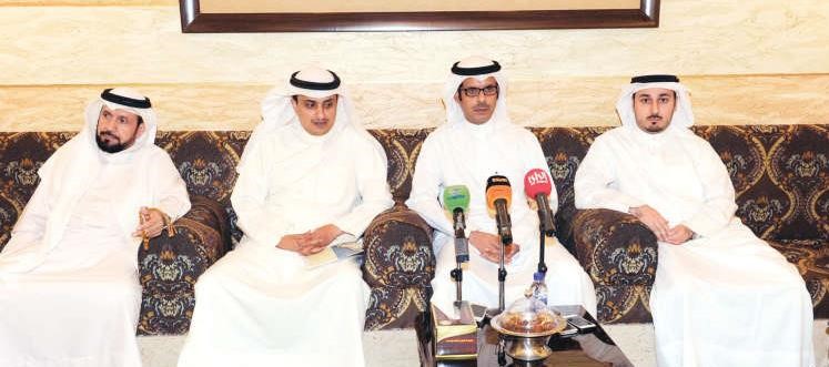 ماحمد المنفوحي ومشعل المطيري خلال الندوة 