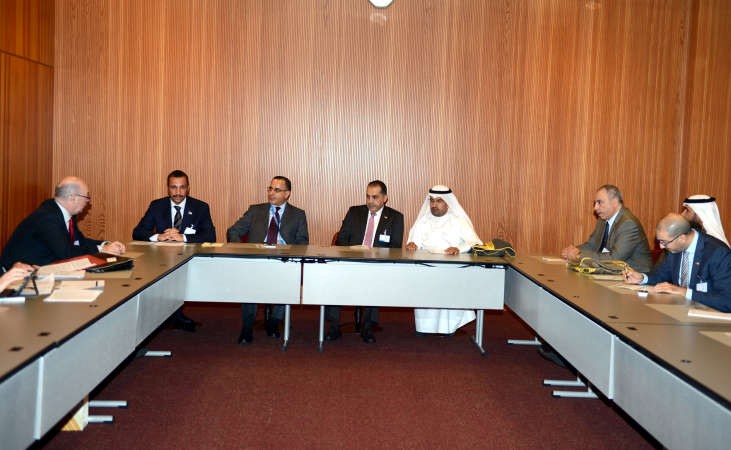رئيس مجلس الامة مرزوق الغانم خلال مباحثاته مع عضو مجلس العموم هون اليستر بيرت