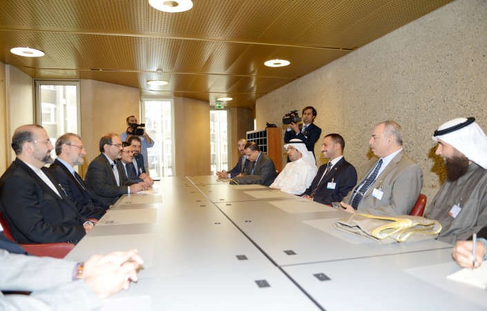 رئيس الشعبة البرلمانية ورئيس مجلس الامة مرزوق الغانم والوفد المرافق له خلال لقائه رئيس مجلس الشورى الايراني علي لاريجاني في جنيف