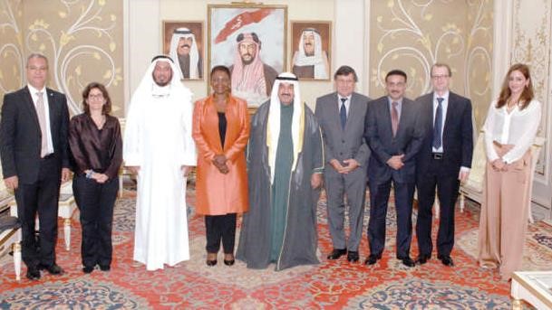 سمو الشيخ ناصر المحمد خلال استقباله دعبدالله المعتوق وفاليري اموس والوفد المرافق لها﻿