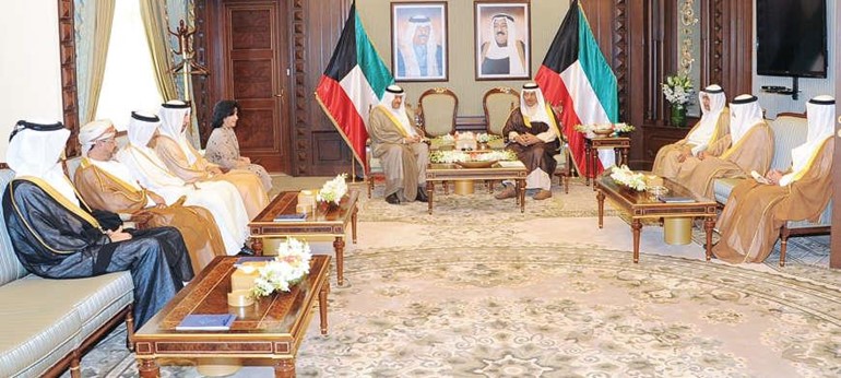 سمو رئيس مجلس الوزراء الشيخ جابر المبارك مستقبلا وزراء السياحة الخليجيين ودعبداللطيف الزياني ﻿