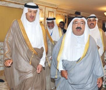 الشيخ ناصر صباح الاحمد معالامير سلطان بن سلمان خلال لقائهماامس
