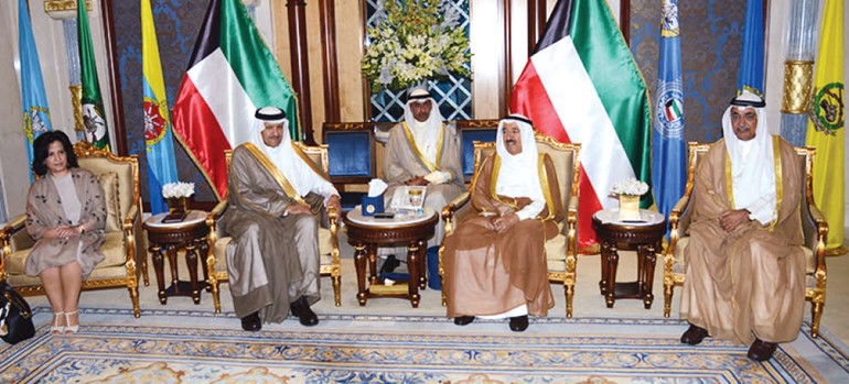 صاحب السمو الامير الشيخ صباح الاحمد خلال استقباله صاحب السمو الملكي الامير سلطان بن سلمان بن عبدالعزيزوالشيخة مي بنت محمد ال خليفة﻿