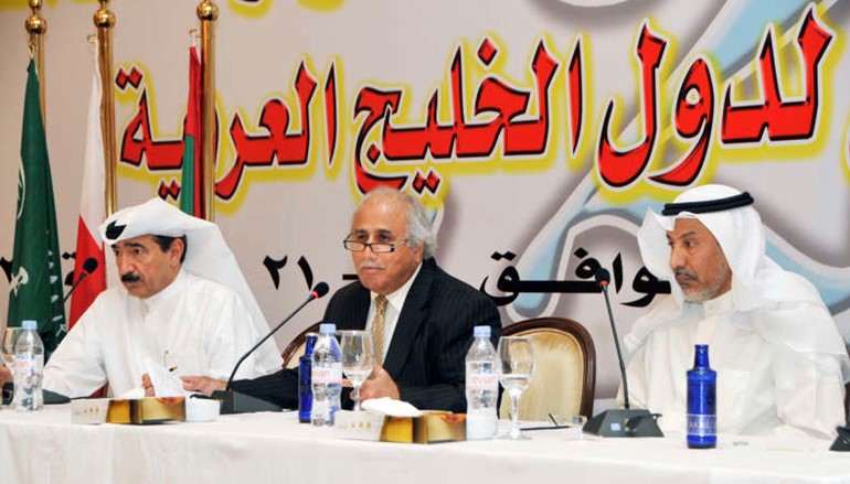 دعبداللطيف البدر خلال الاجتماع﻿