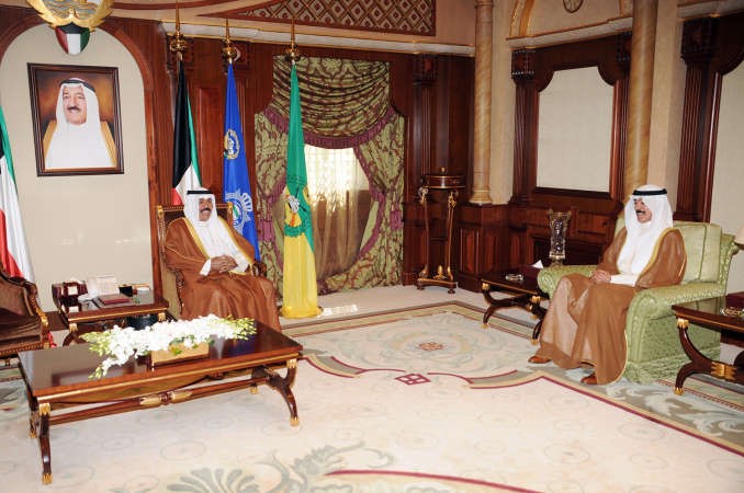 سمو ولي العهد الشيخ نواف الاحمد مستقبلا الشيخ محمد الخالد