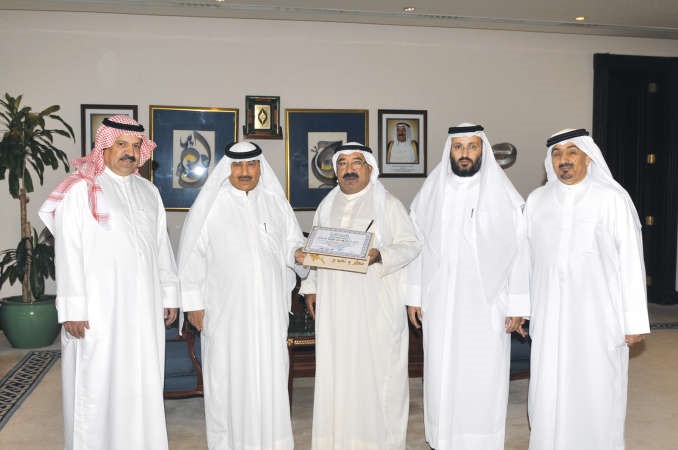  الشيخ ناصر صباح الاحمد مستقبلا رئيس واعضاء الاتحاد الكويتي للمزارعين ﻿