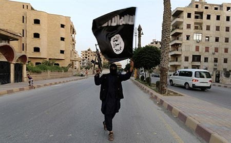 بالفيديو والصور.. فتاة يهودية تنضم لصفوف «داعش»