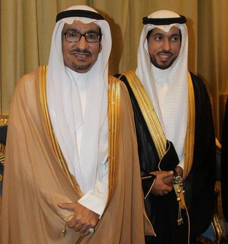 العريس مع والده عبدالله السدحان