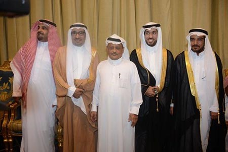 الفنان عبدالرحمن الخطيب يبارك لابو تركي والعريس ووالد العروس