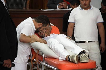 بالفيديو.. قيادي اخواني مصري للقاضي: ابني يموت.. وحياته بين ايدي القضاء المصري