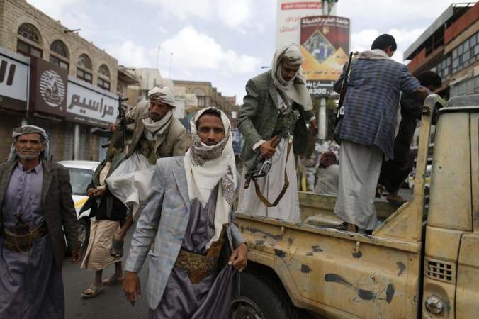 ﻿مسلحون حوثيون خلال انتشارهم في صنعاء	رويترز ﻿
