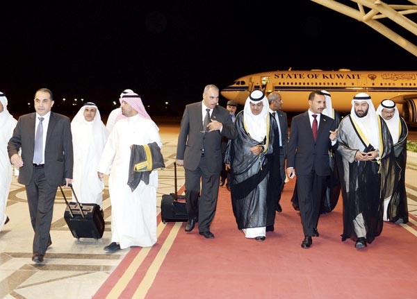 رئيس مجلس الامة مرزوق الغانم واعضاء الوفد فيصل الشايع وصالح عاشور وسيف العازمي وعبدالله الطريجي اثناء وصولهم الى البلاد وفي استقبالهم مبارك الخرينج ودعلي العمير
