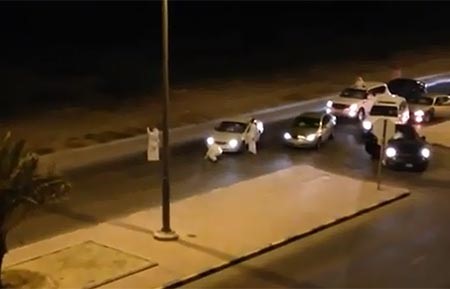 بالفيديو.. كيف تصرف معرس كويتي مع اصدقائه بعد اطلاقهم النار ابتهاجا له؟ 