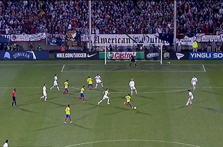 بالفيديو.. لاعب يكسر قواعد الفيزياء بهدف من 25 ياردة