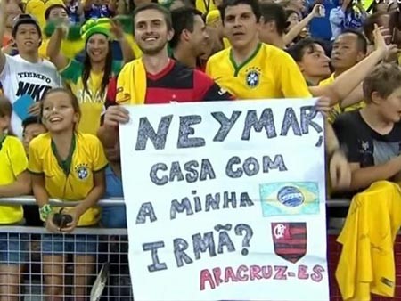 بالصور.. برازيلي مجنون يعرض شقيقته على نيمار