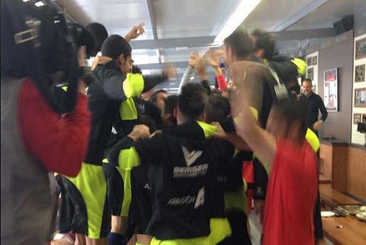 بالفيديو.. فرحة هيستيرية للاعبي "هويسكا" لمواجهة "برشلونة" في الكأس