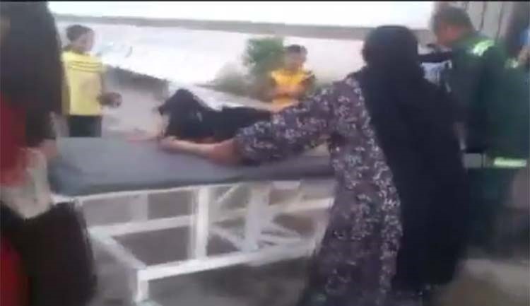 بالفيديو.. سيدة مصرية تلد في الشارع 