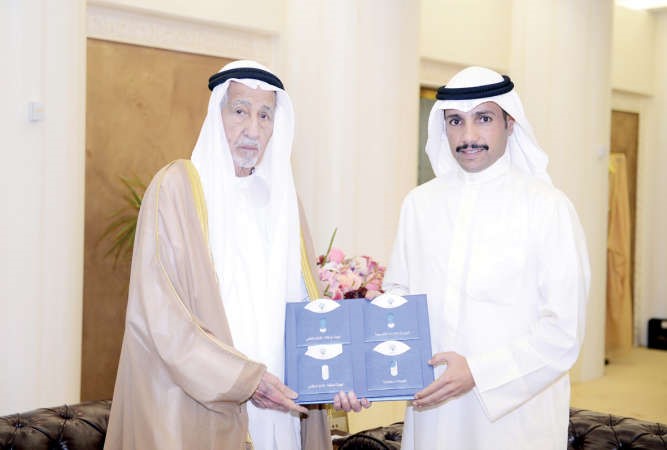  ومستقبلا رئيس ديوان المحاسبة عبدالعزيز العدساني