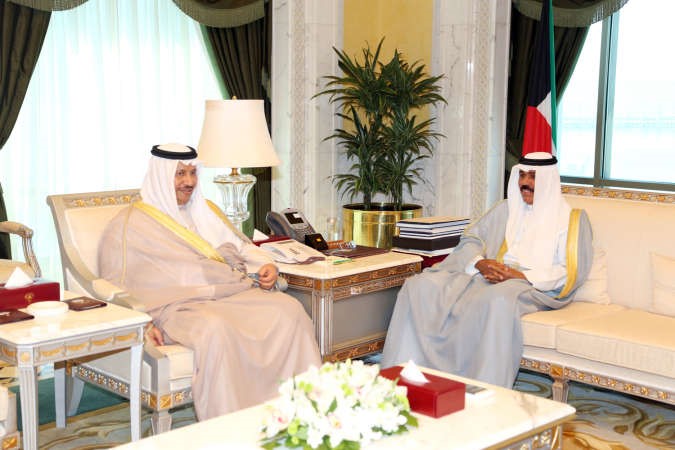 سمو ولي العهد الشيخ نواف الاحمد مستقبلا سمو رئيس مجلس الوزراء الشيخ جابر المبارك 