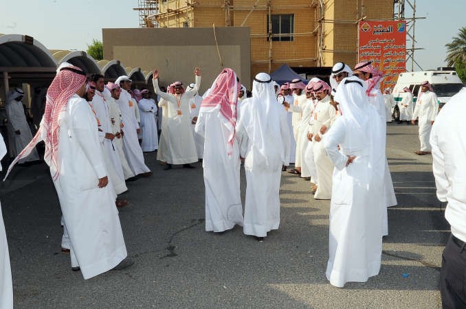رقصة العرضة فرحا بالفوز﻿