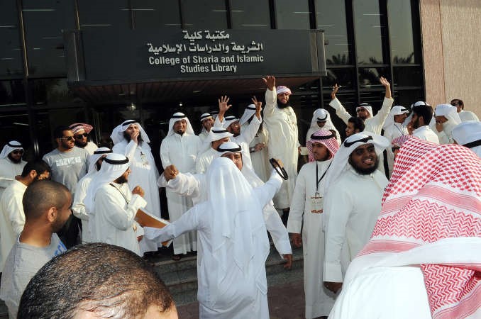 فرحة انصار قائمة الشريعة بعد تحقيق الفوز﻿