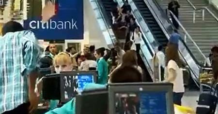 بالفيديو.. شاهد ردة فعل المسافرين عندما تحول مطار دبي لحلبة رقص واسعة