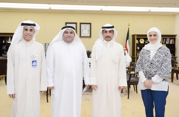 رئيس مجلس الامة مرزوق الغانم متوسطا حسن النجدي ومظفر عبدالله وامل المطوع