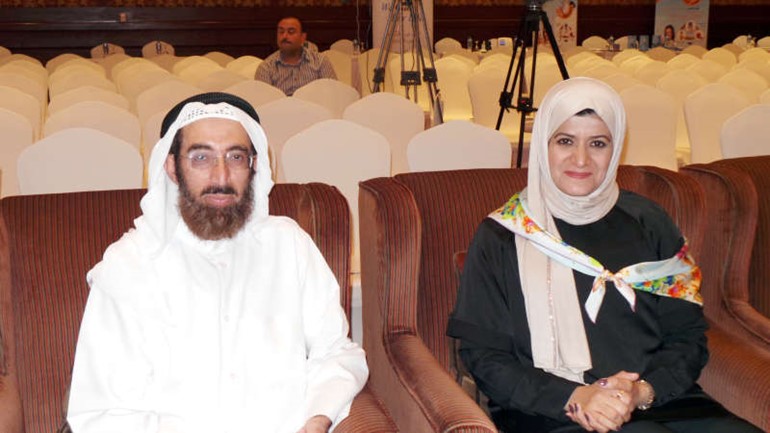 د زيدان المزيدي وندى الفارس خلال المؤتمر ﻿