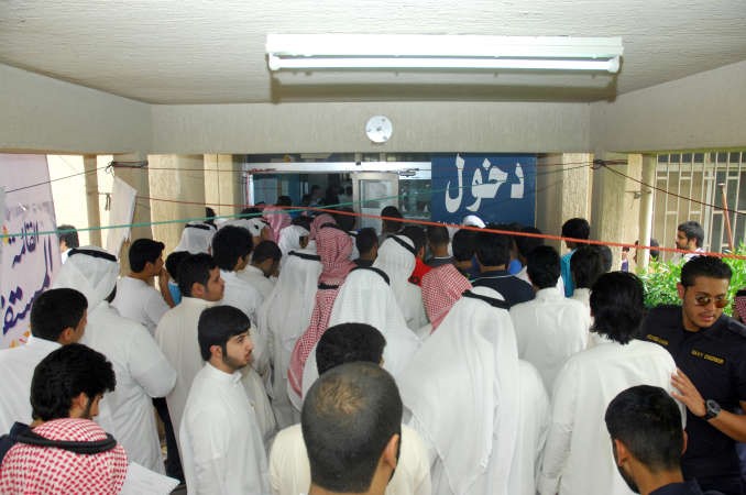 زحام في احدى اللجان ﻿