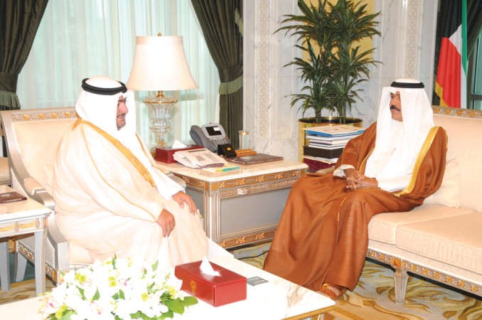 سمو ولي العهد الشيخ نواف الاحمد خلال استقباله الشيخ ثامر العلي﻿