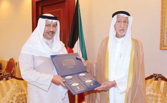 سمو رئيس مجلس الوزراء الشيخ جابر المبارك خلال استقباله عبدالعزيز العدساني ﻿