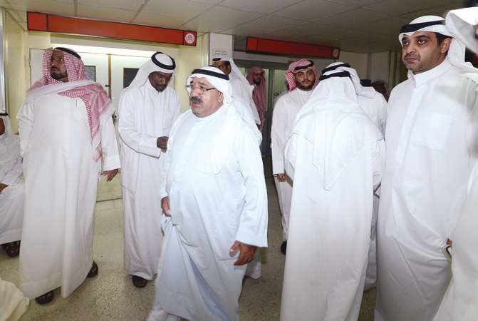 الشيخ ناصر صباح الاحمد والشيخ محمد العبد الله لدى وصولهما الى مستشفى الفروانية للاطمئنان على فيصل الدويش ﻿