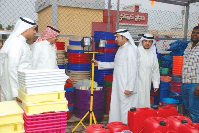  وخلال جولة لتفقد الاصناف المشمولة بالتخفيضات﻿