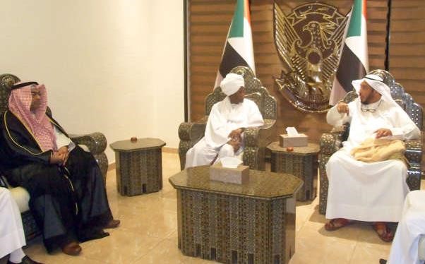 دعبدالله المعتوق وعبدالرحمن سوار الذهب والسفير طلال منصور الهاجري ﻿