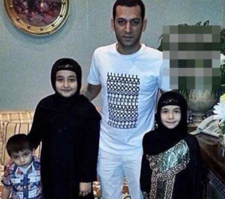 مراد يلدريم مع بعض اطفال الحجاج العرب